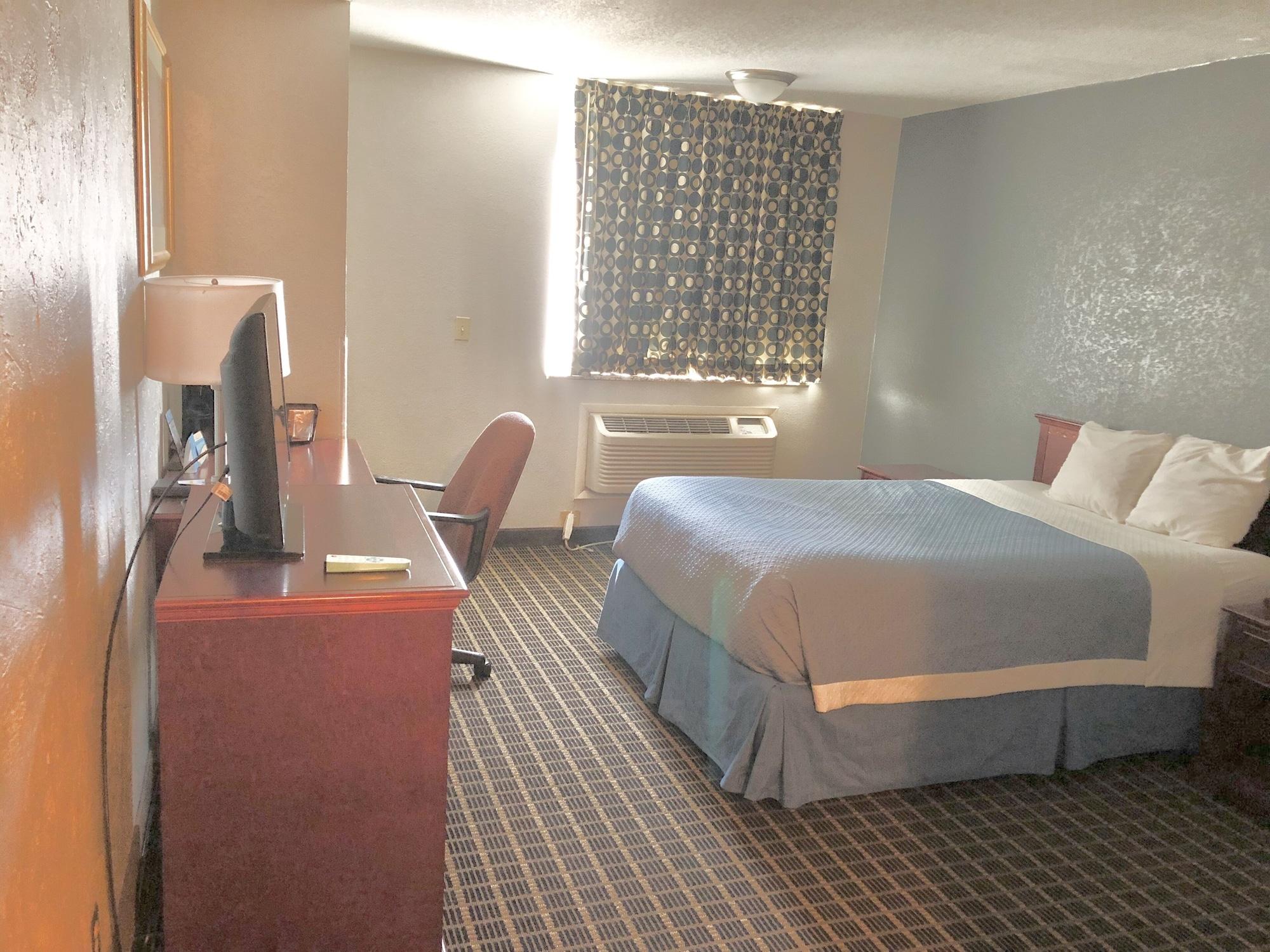 Days Inn By Wyndham Clive - West Des Moines Extérieur photo