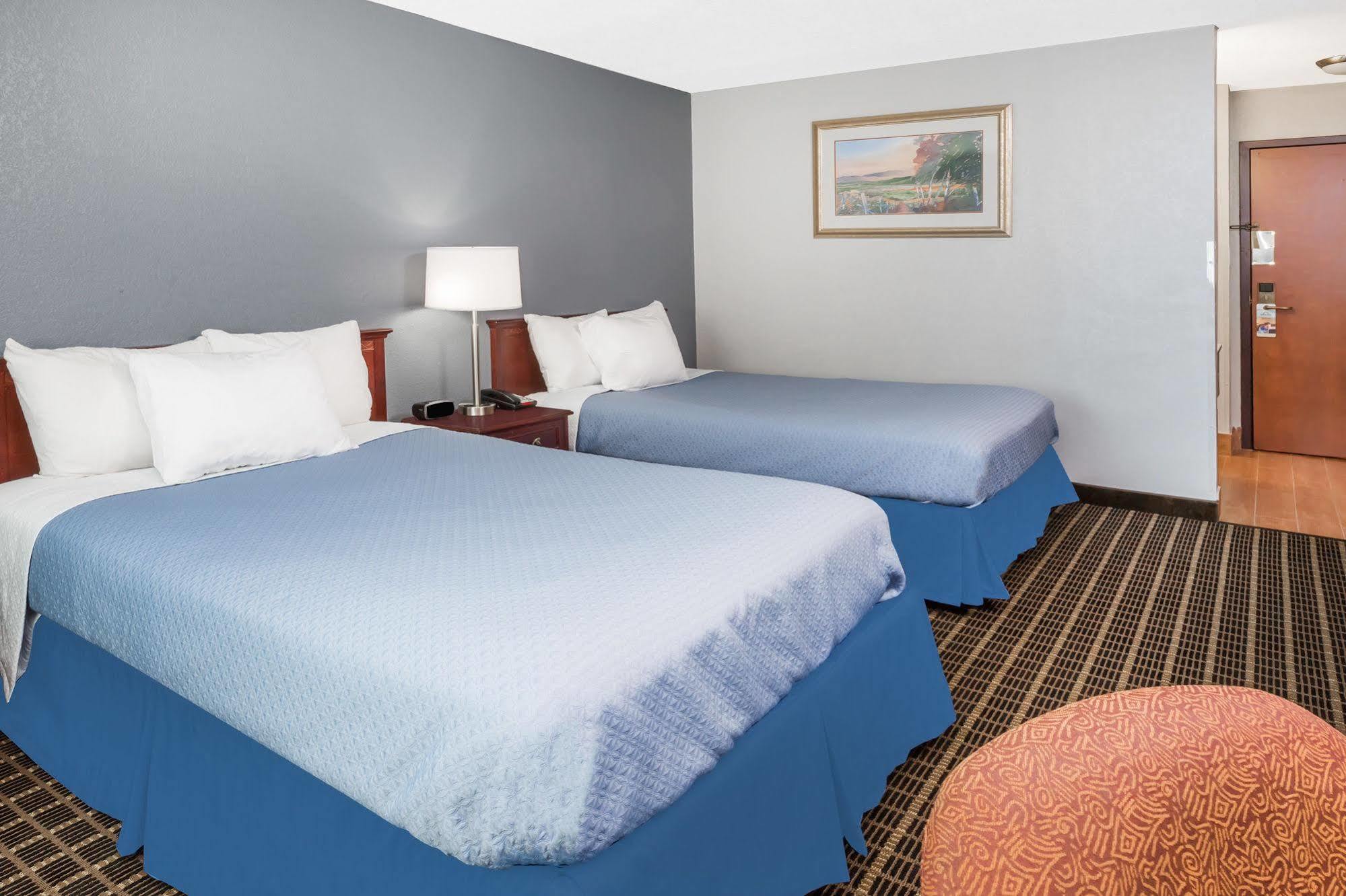 Days Inn By Wyndham Clive - West Des Moines Extérieur photo