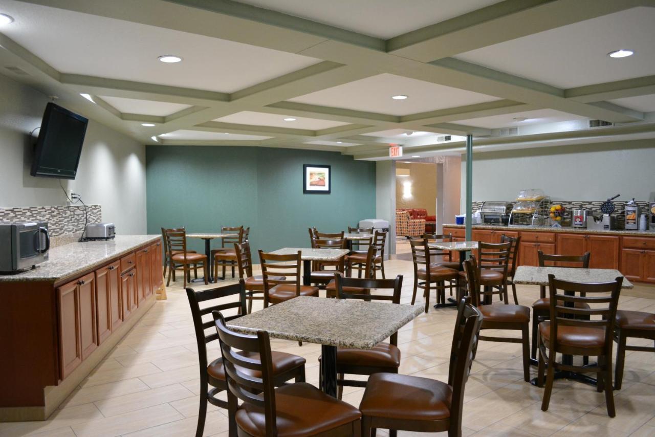 Days Inn By Wyndham Clive - West Des Moines Extérieur photo